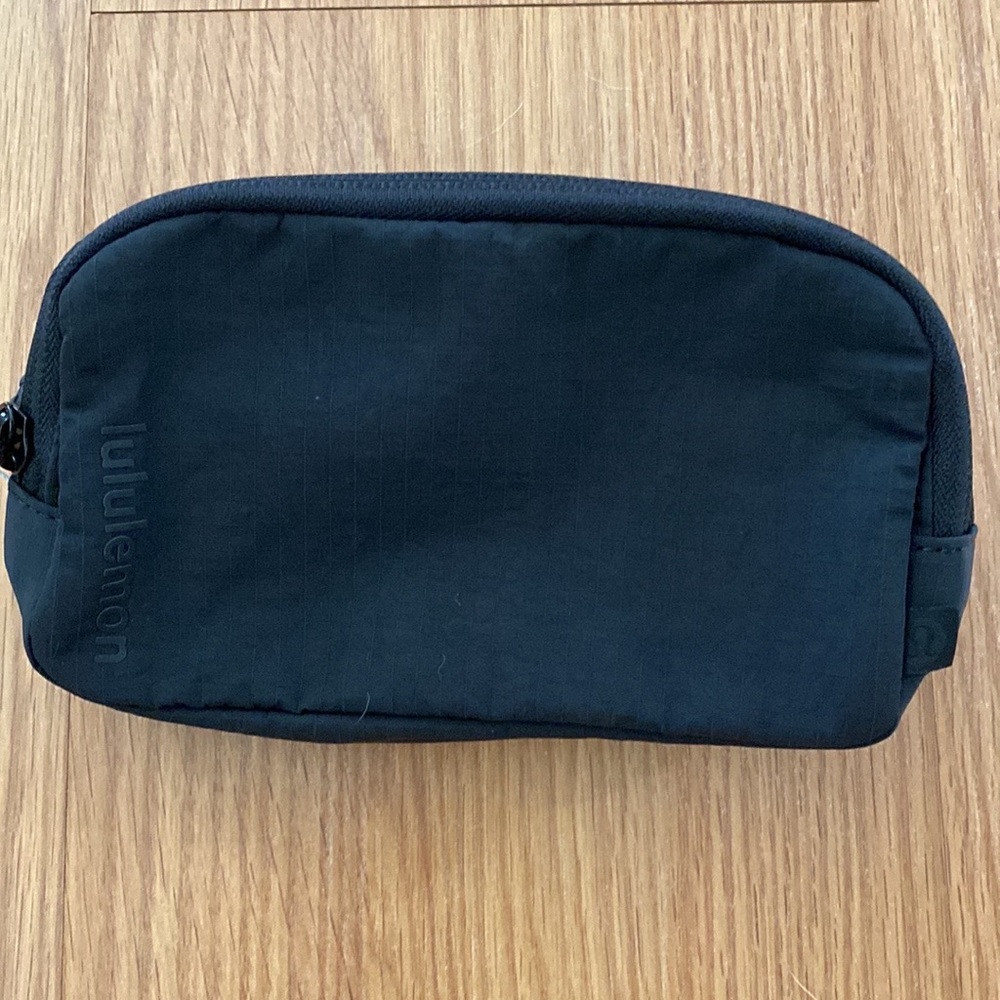 ❤️ Lululemon Mini Belt Bag Black NWT
